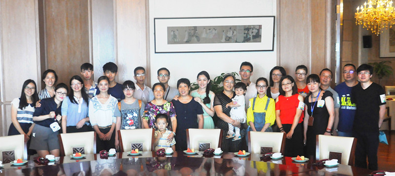 “0029cc金沙贵宾会日”游园嘉宾合影_副本.jpg